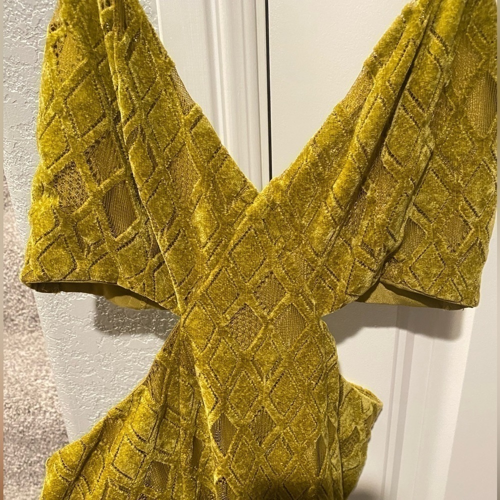 HOUSE OF HARLOW 1960 x REVOLVE Francia Maxi velvet green Dress - Picture 8 of 11